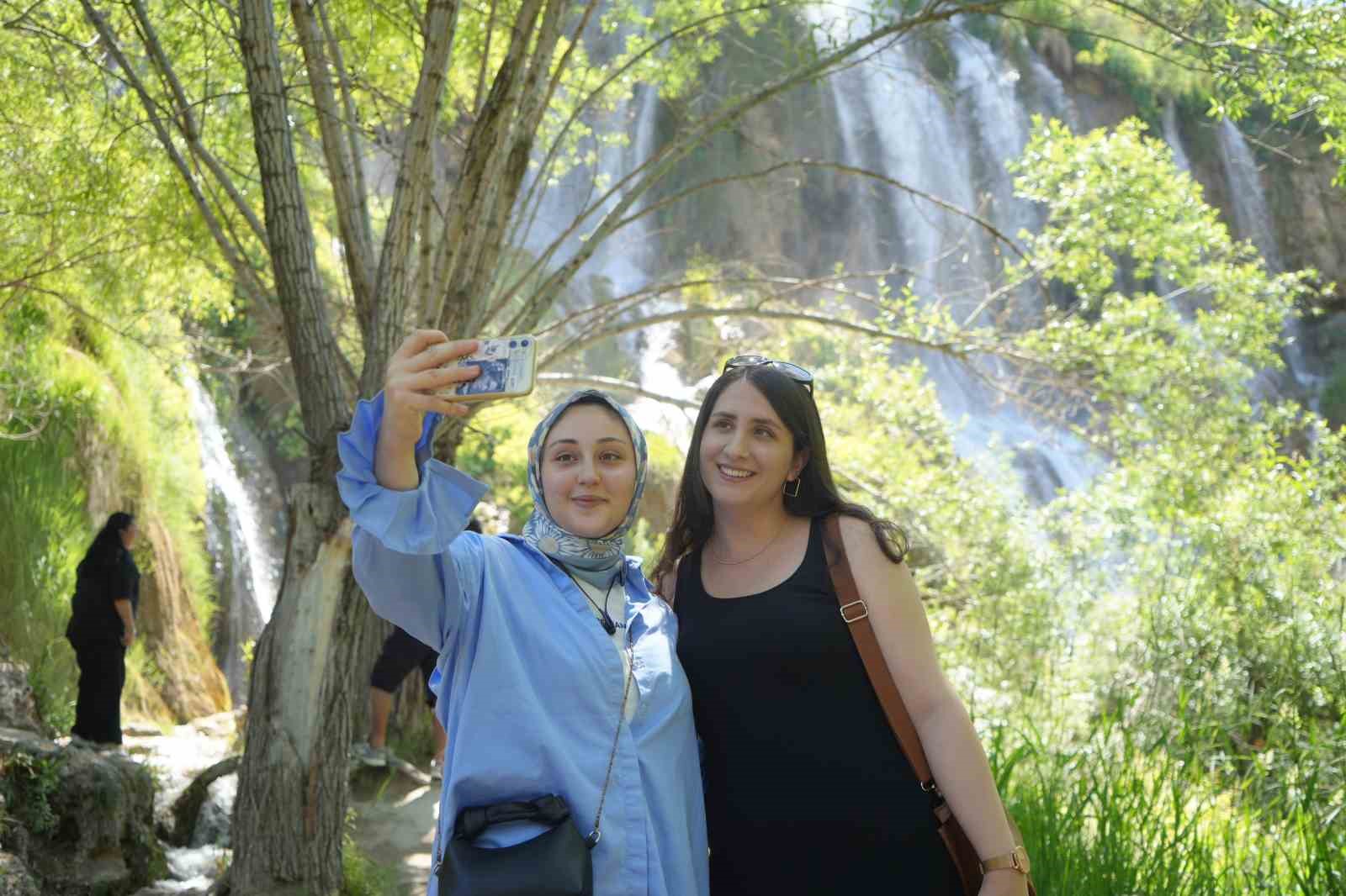 Sıcaktan bunalanların adresi: Girlevik Şelalesi 