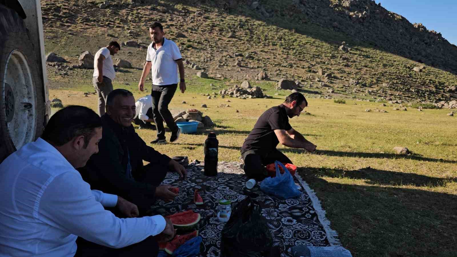 Süphan Dağı piknikçilerin yeni gözdesi oldu 