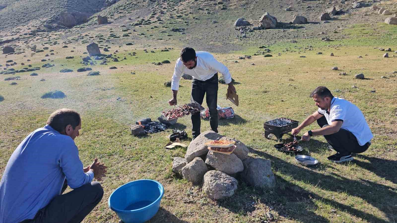 Süphan Dağı piknikçilerin yeni gözdesi oldu 