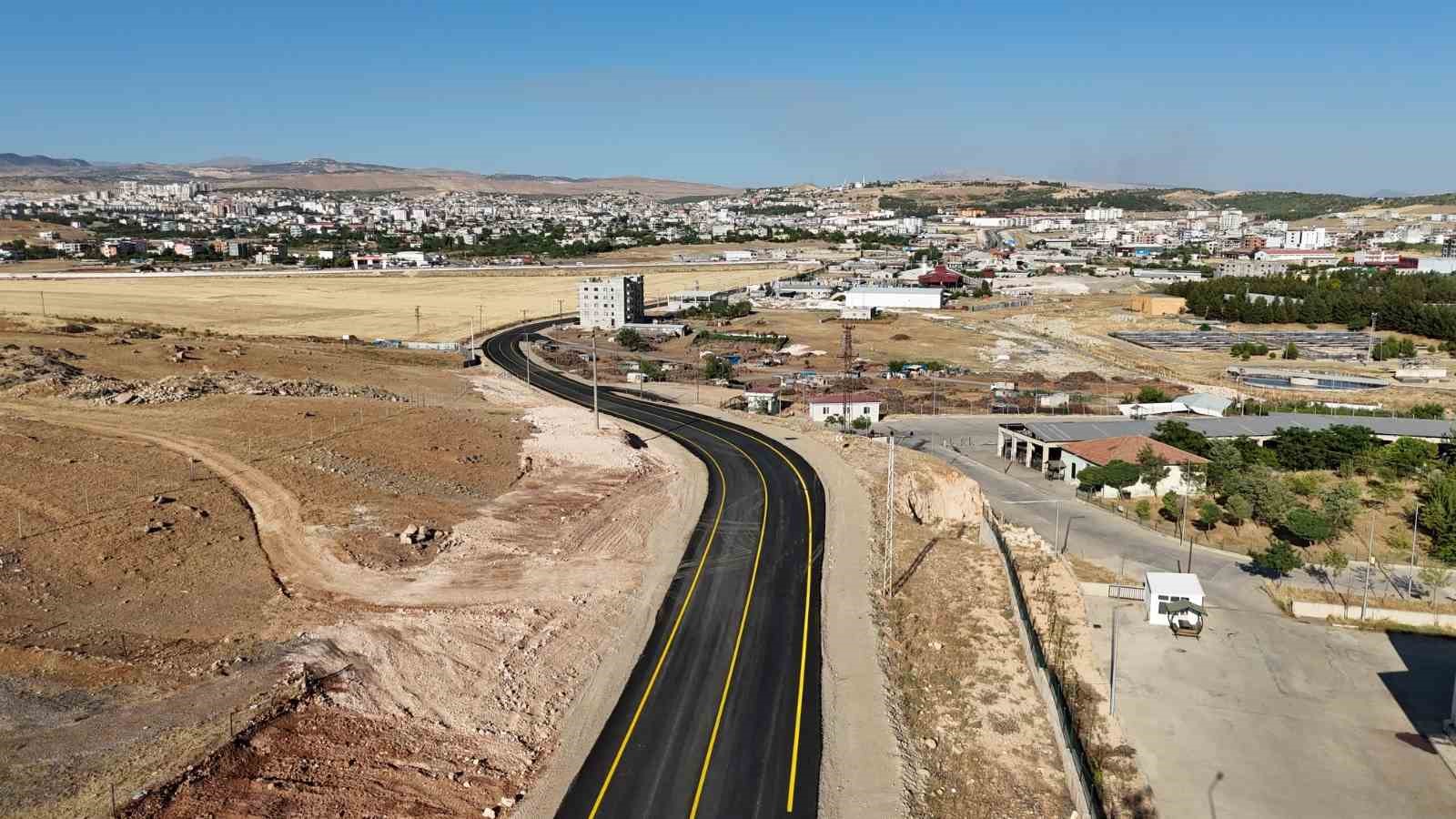 Siirt’te 29 köyün bağlantı yolu sıcak asfaltla yenilendi 