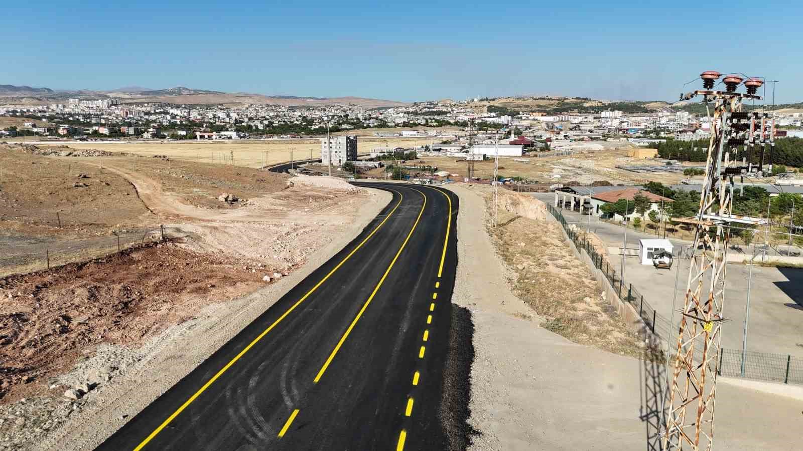 Siirt’te 29 köyün bağlantı yolu sıcak asfaltla yenilendi 