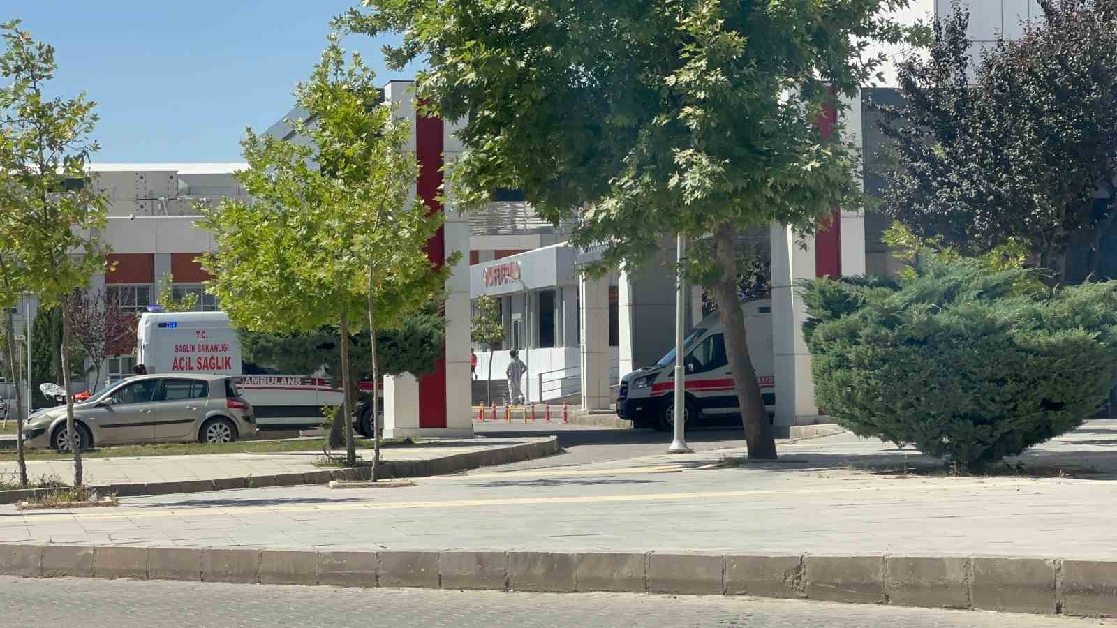 Elazığ’da inşaatın iskelesi çöktü: 2 işçi yaralandı 
