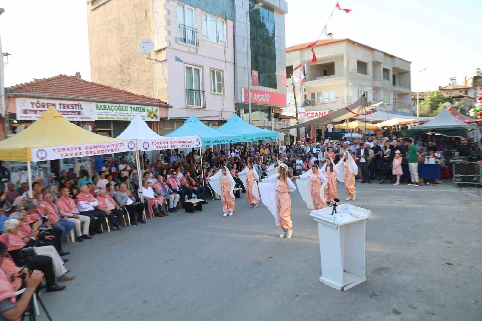 Kızılcabölük Kültür, Sanat, Tekstil ve Moda Festivali renkli görüntülerle başladı 
