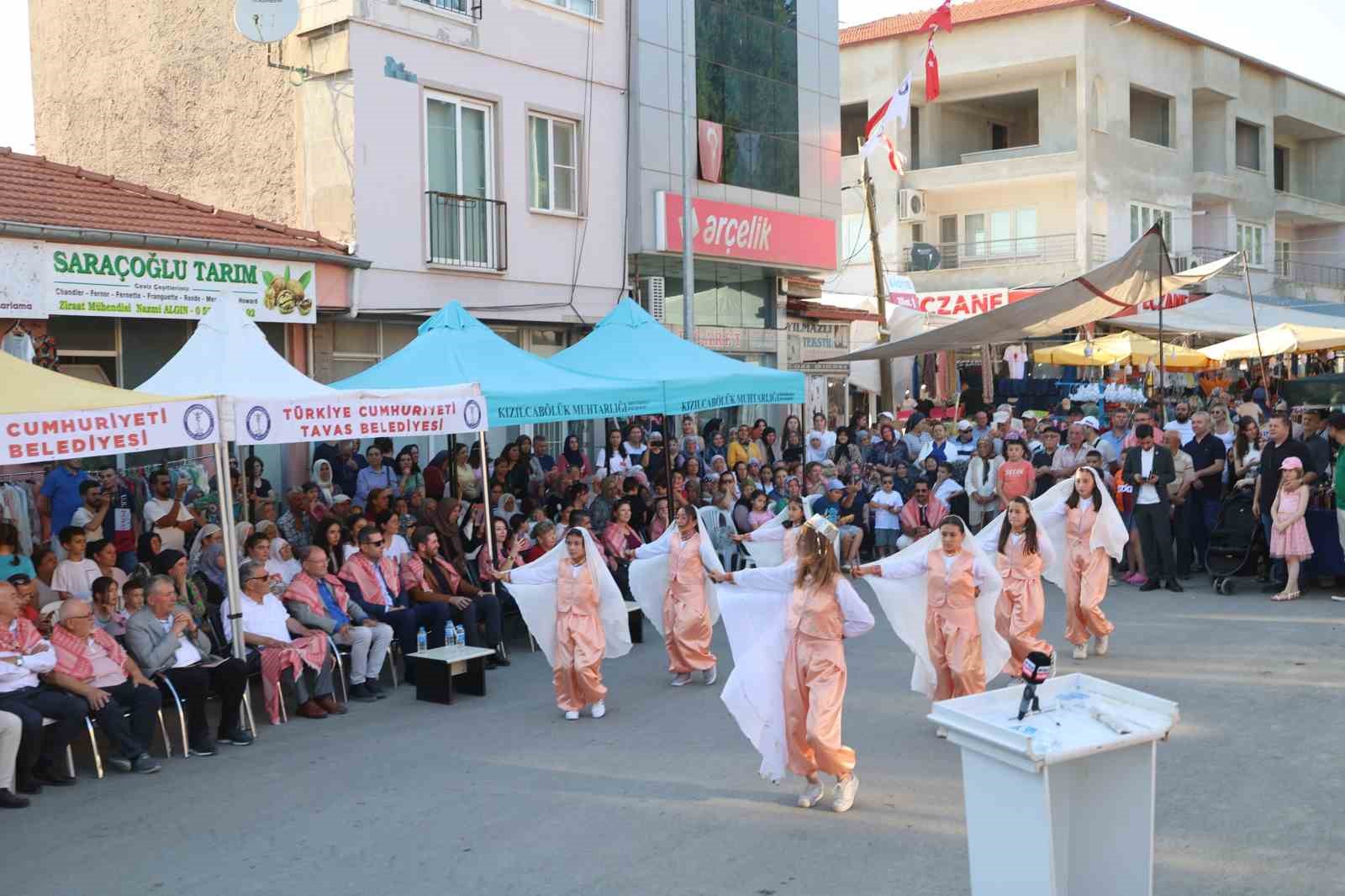 Kızılcabölük Kültür, Sanat, Tekstil ve Moda Festivali renkli görüntülerle başladı 