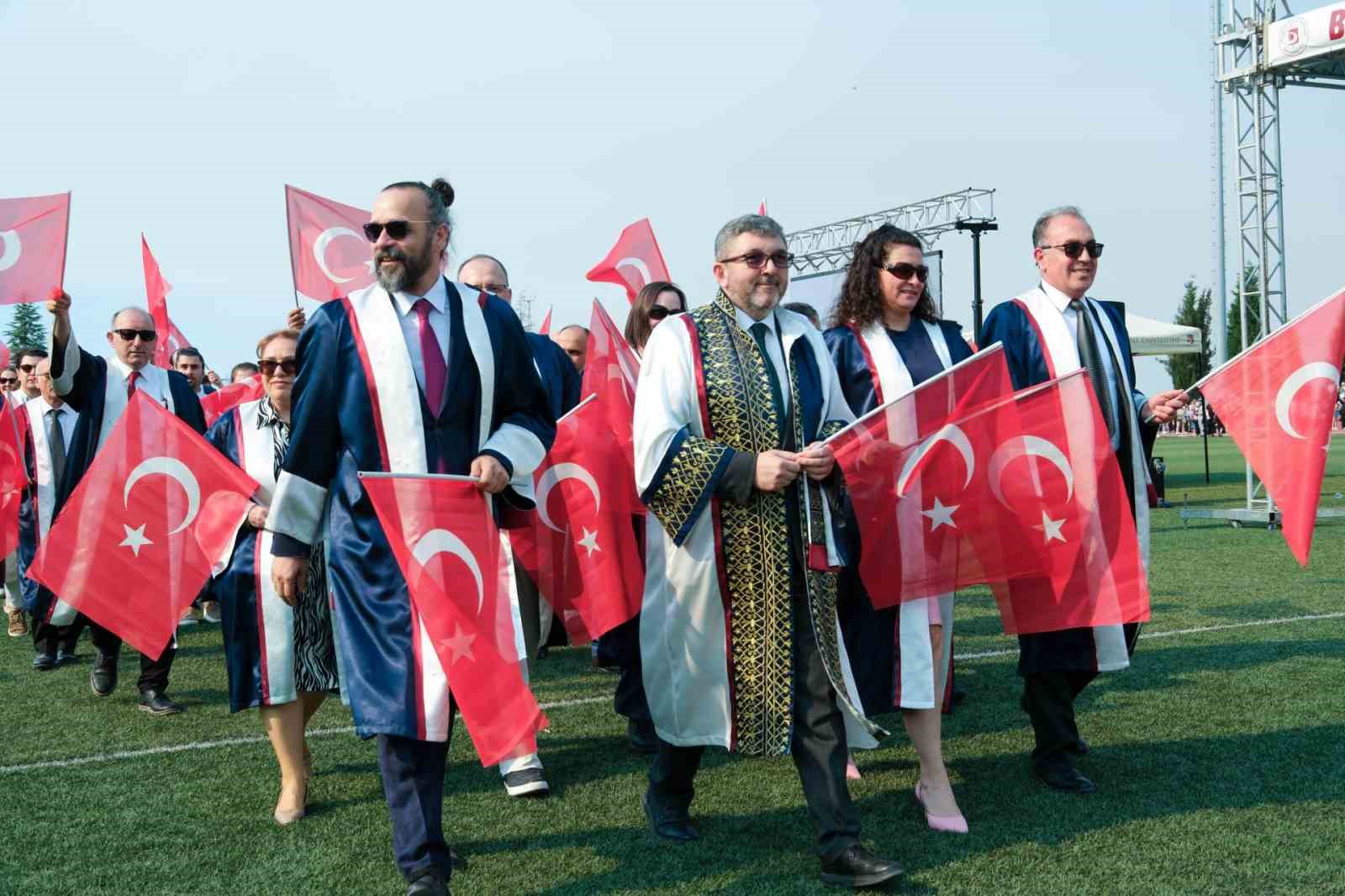 Bilecik Şeyh Edebali Üniversitesi’nde mezuniyet coşkusu 