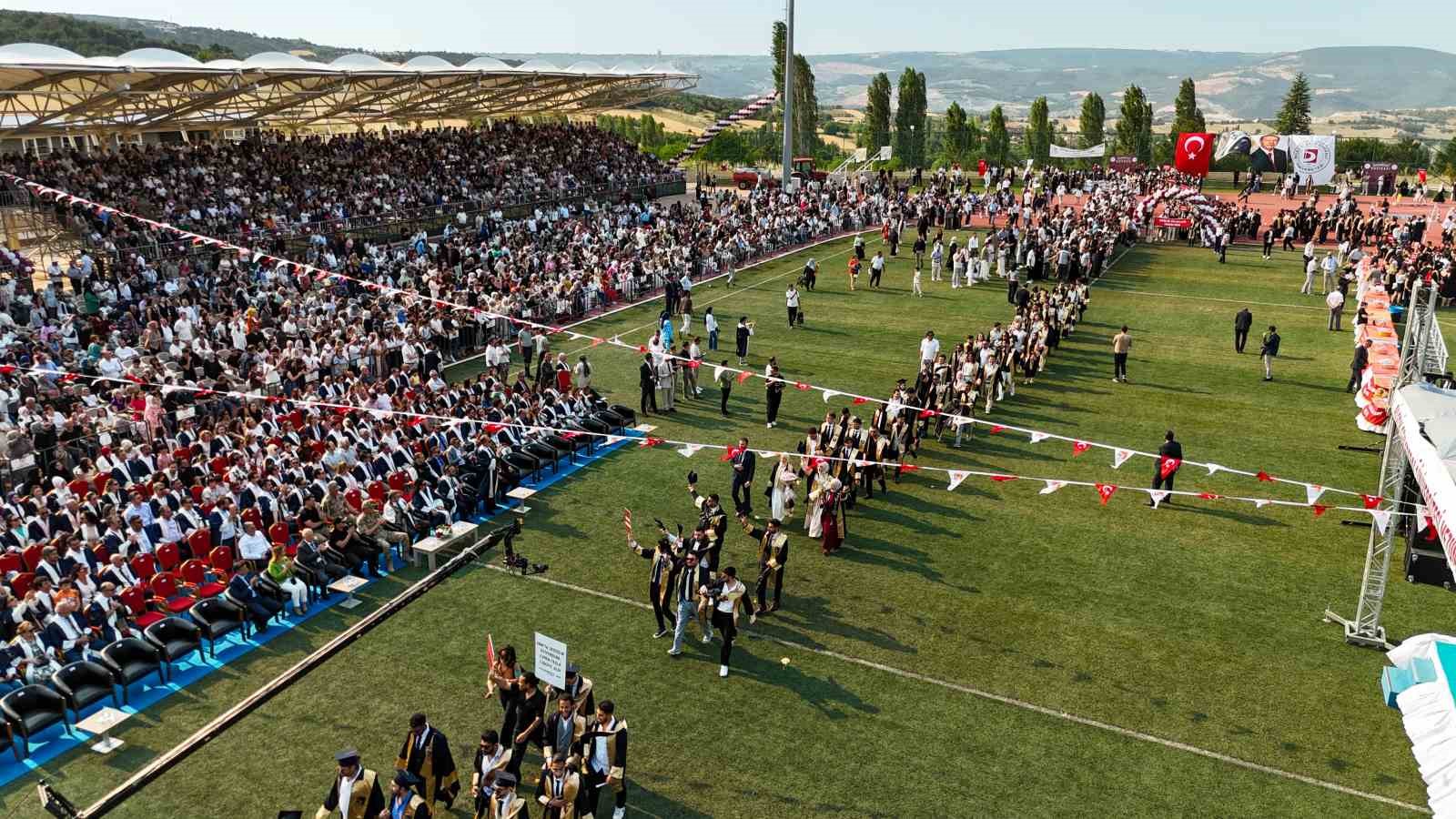 Bilecik Şeyh Edebali Üniversitesi’nde mezuniyet coşkusu 