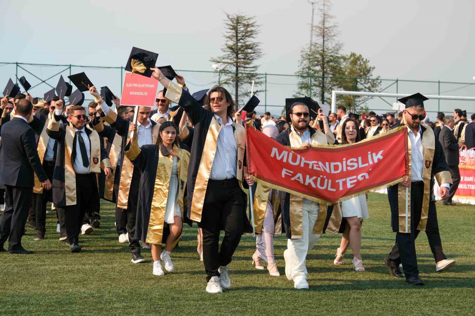 Bilecik Şeyh Edebali Üniversitesi’nde mezuniyet coşkusu 