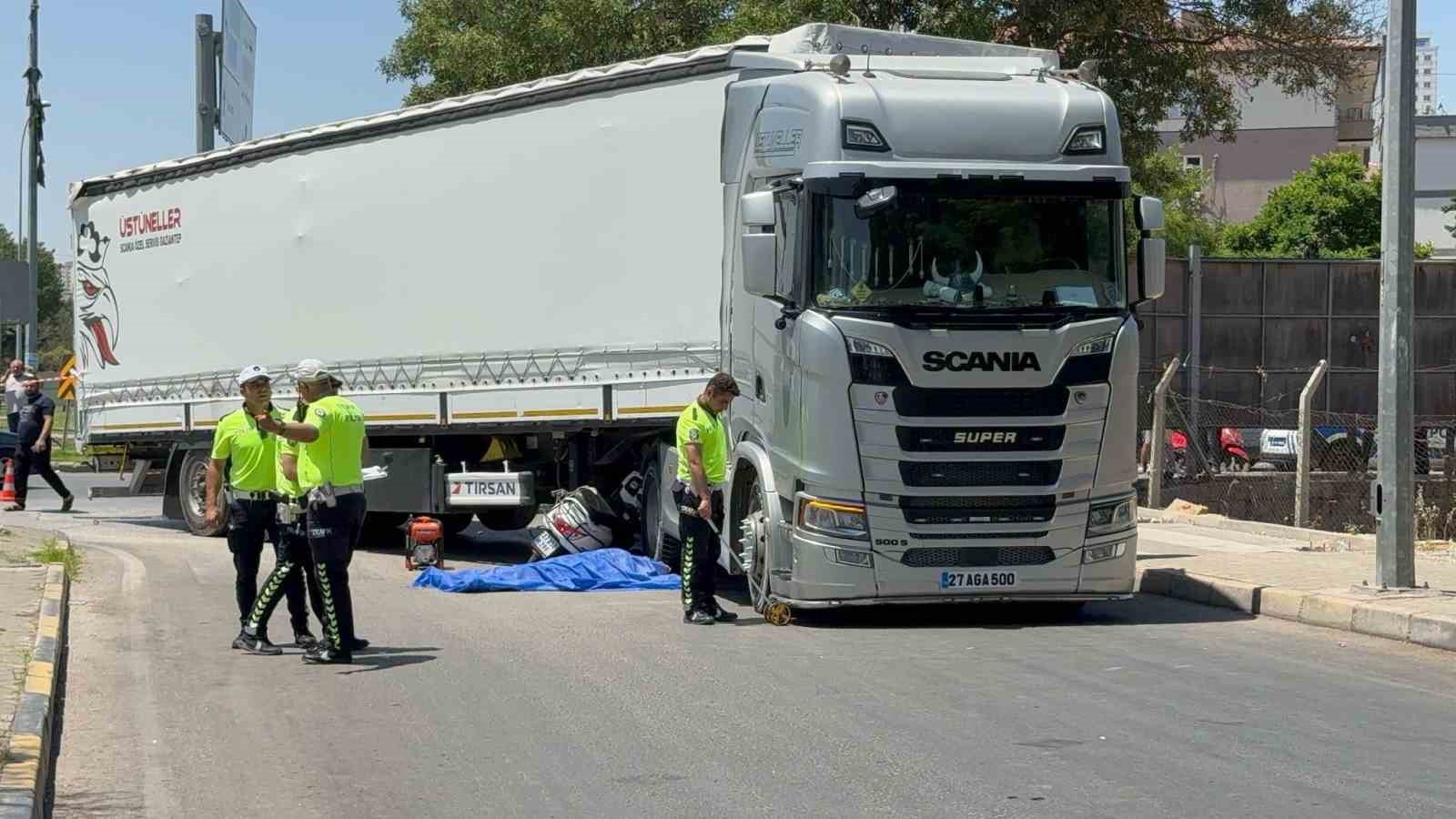 Gaziantep’te tırın altında kalarak ölen 2 kişinin kimlikleri tespit edildi 