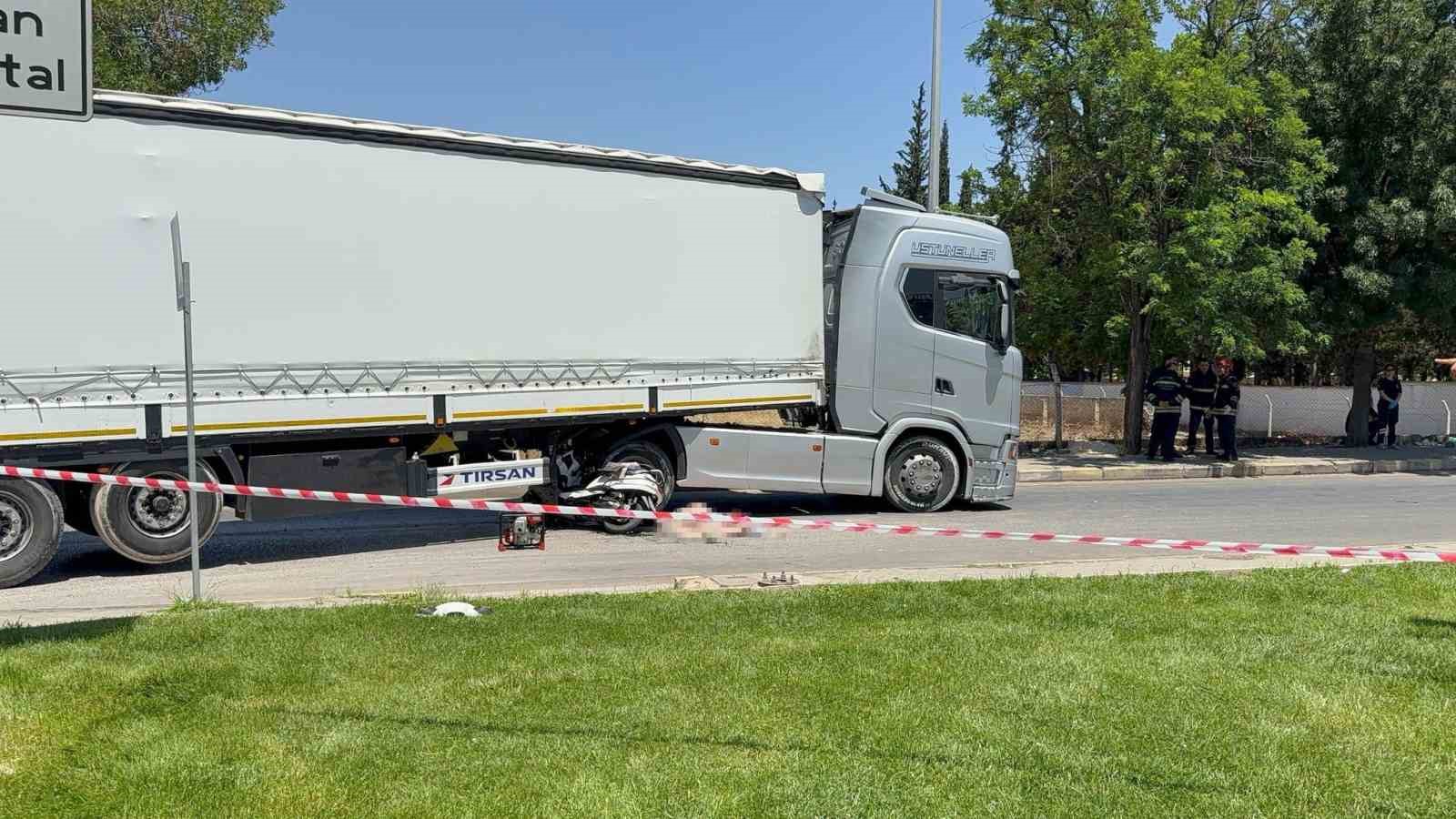 Gaziantep’te tırın altında kalarak ölen 2 kişinin kimlikleri tespit edildi 