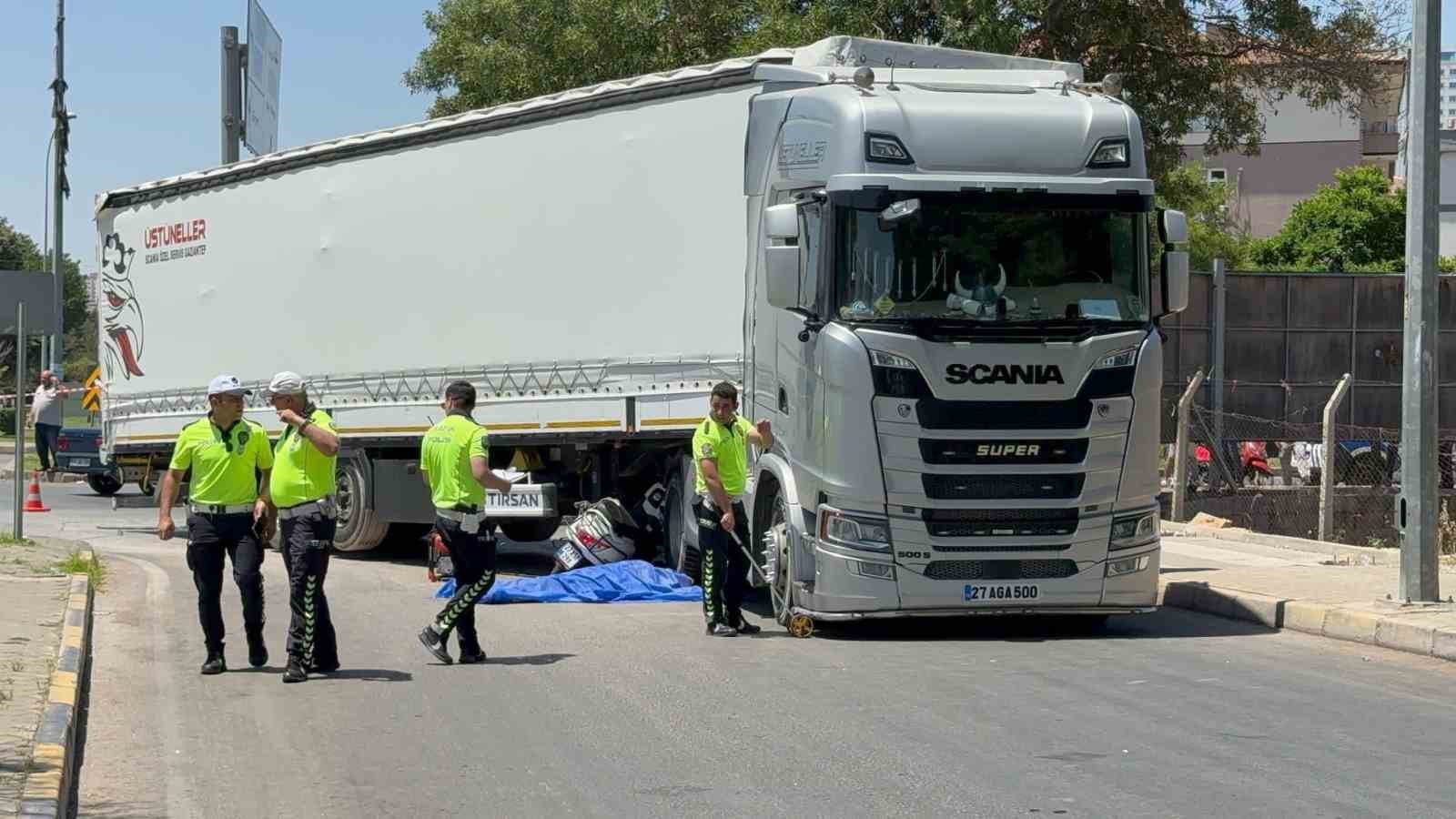 Gaziantep’te tırın altında kalarak ölen 2 kişinin kimlikleri tespit edildi 