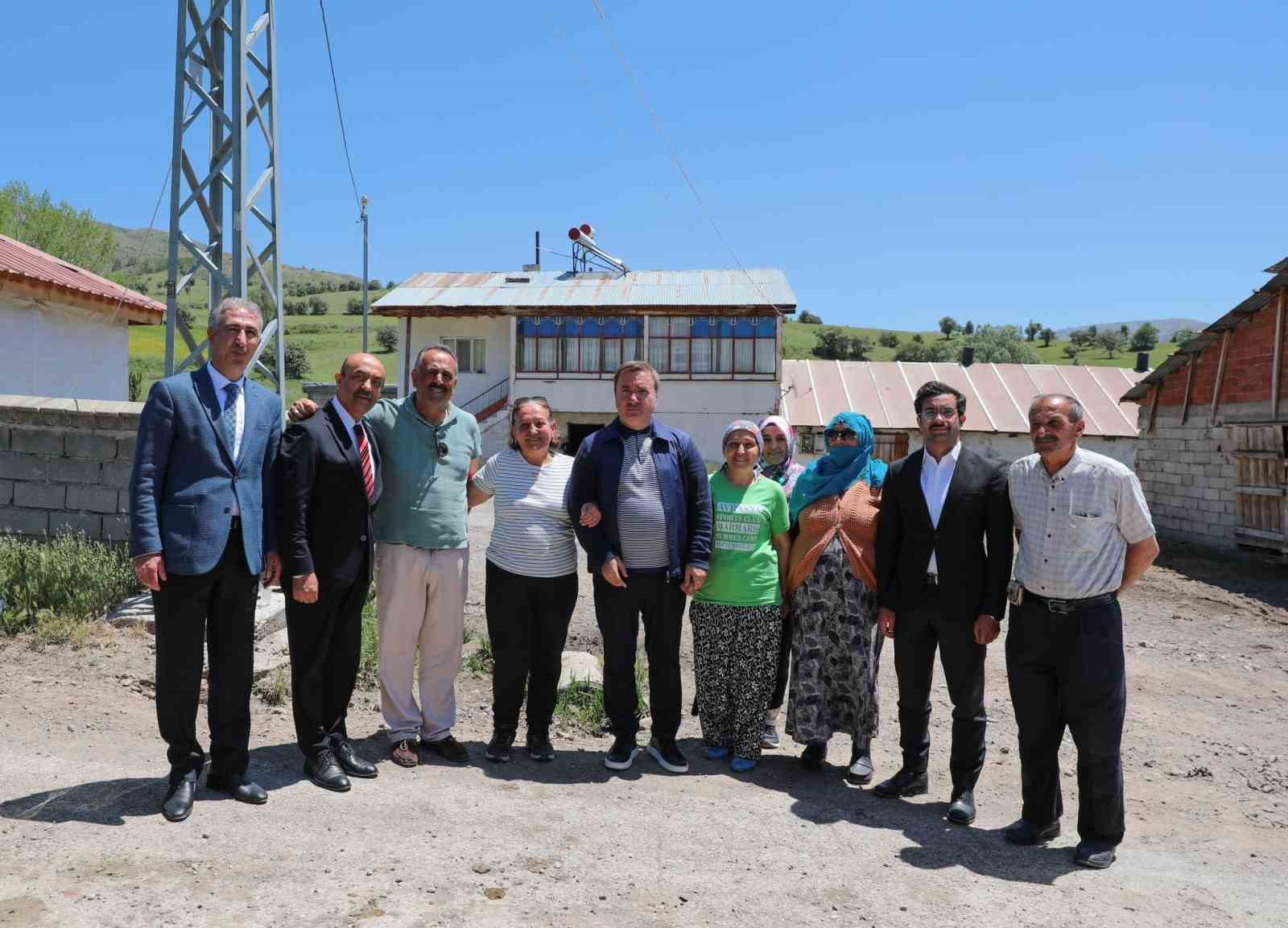 Vali Aydoğdu, Ekecik köyünde vatandaşların taleplerini dinledi 