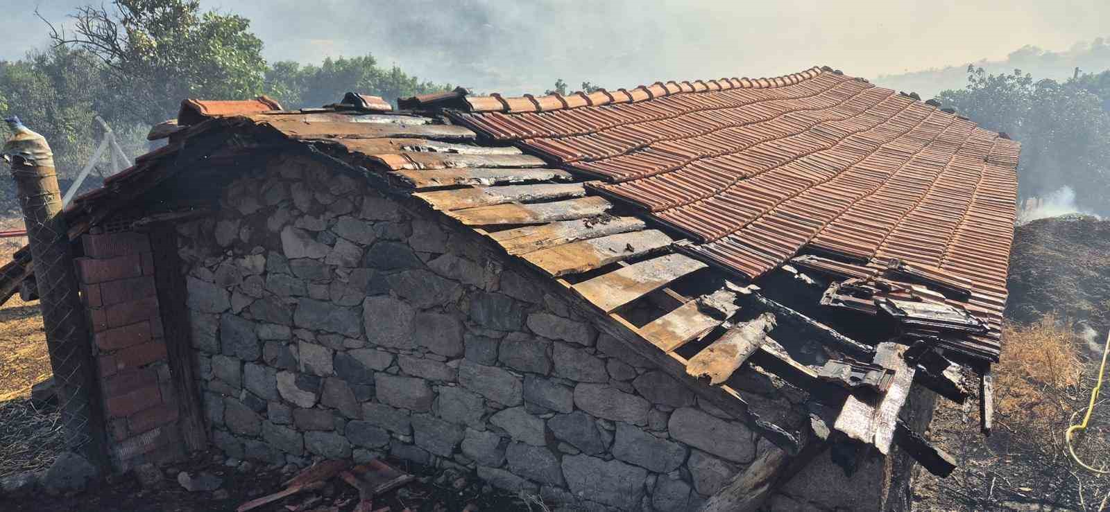 Kepsut’taki orman yangını köyü tehdit ediyor 
