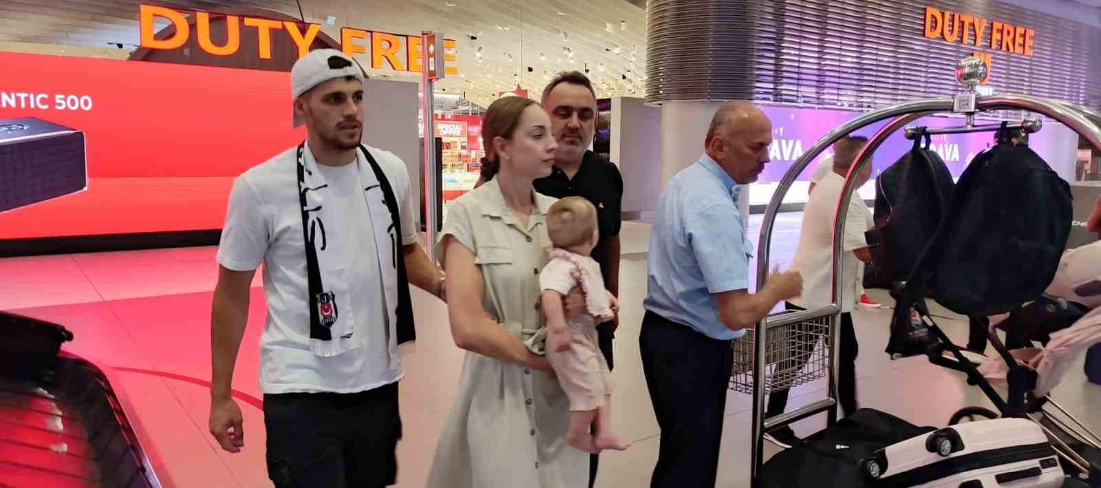 Beşiktaş’ın anlaşmaya vardığı David Jurasek, İstanbul’da 