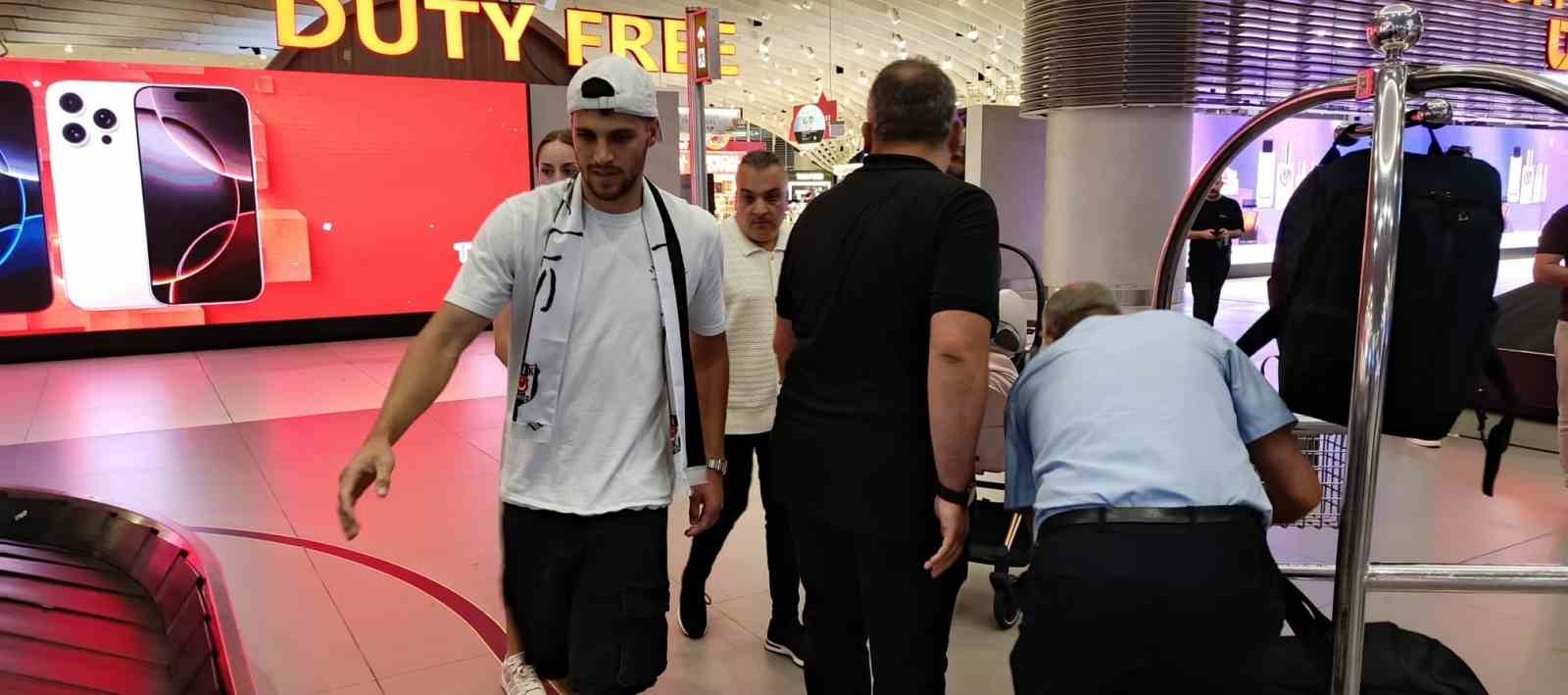 Beşiktaş’ın anlaşmaya vardığı David Jurasek, İstanbul’da 