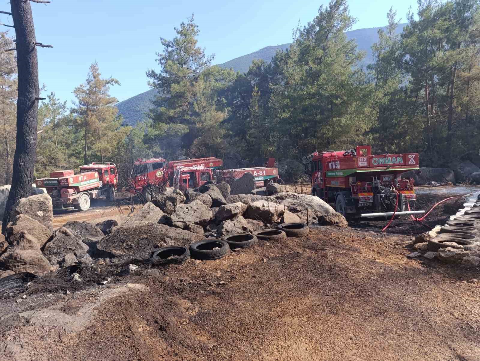 Finike’deki orman yangını kontrol altına alındı 
