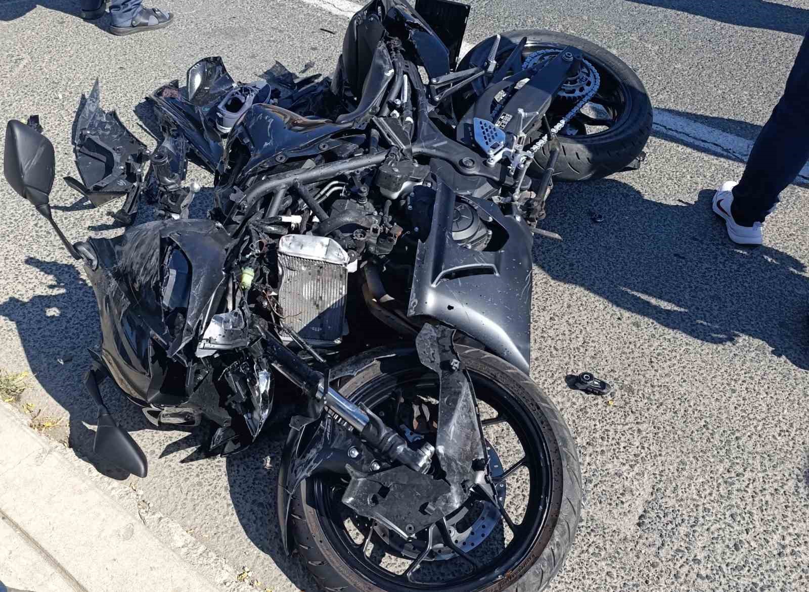 Ordu’da motosiklet ile otomobil çarpıştı: 1’i çocuk 2 yaralı 
