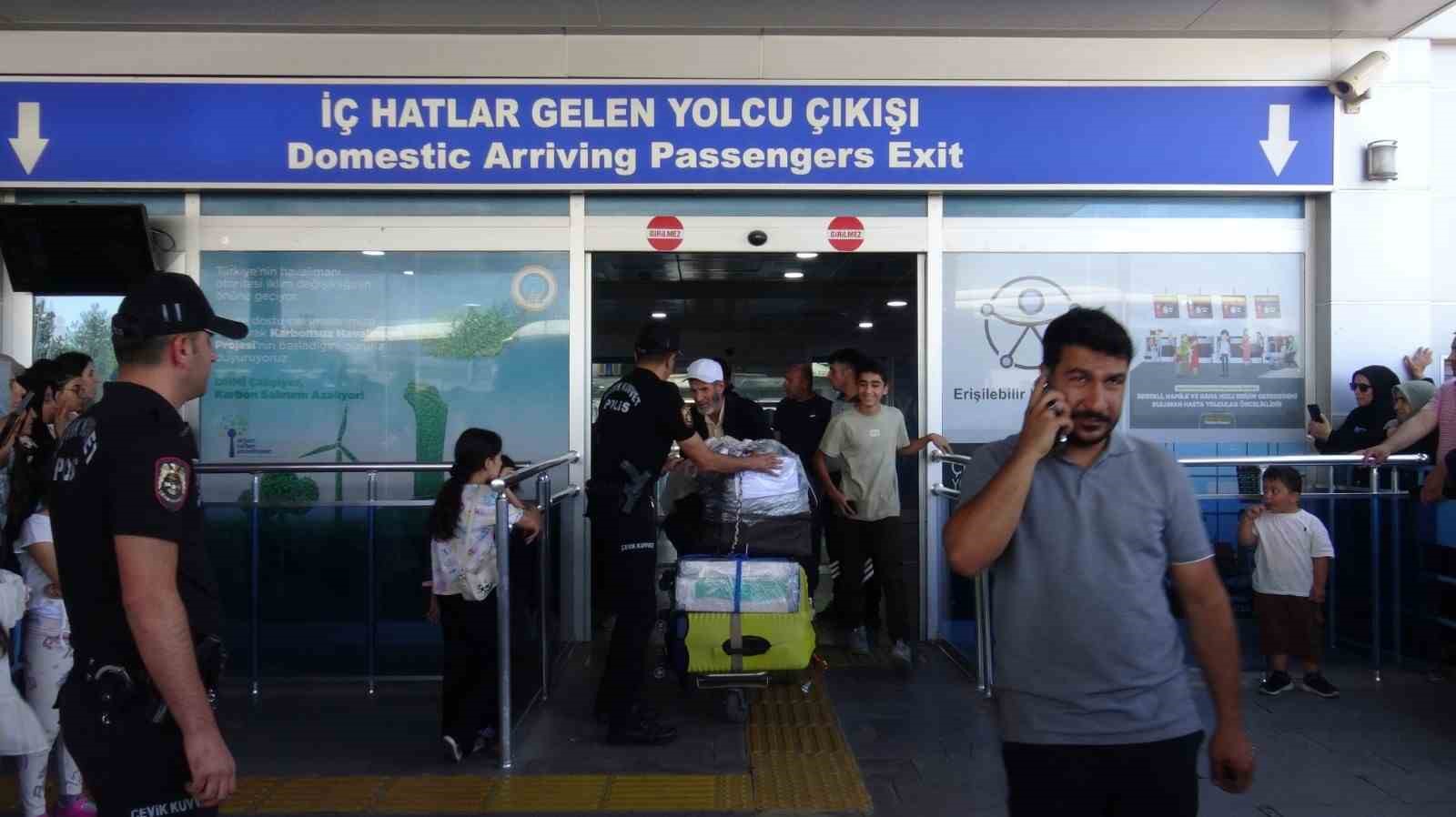Malatyalı hacıların yurda dönüşü başladı 