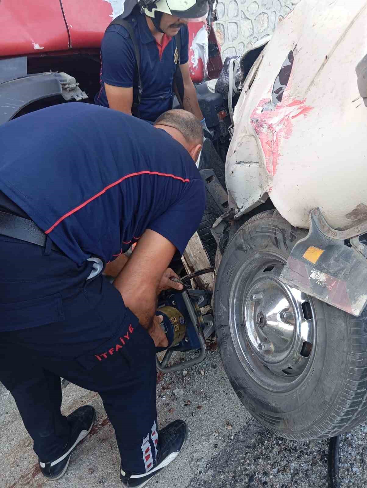 Osmaniye’de tır ile otomobilin karıştığı kazada 1 kişi hayatını kaybetti 