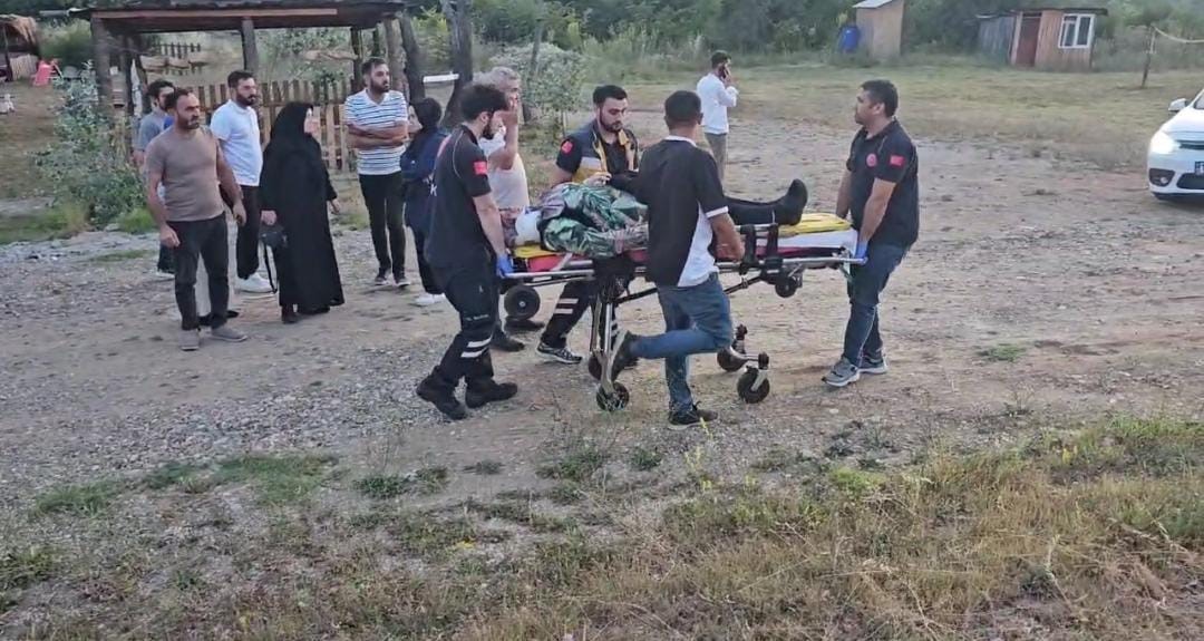 İki otomobil kafa kafaya çarpıştı: 3 yaralı 