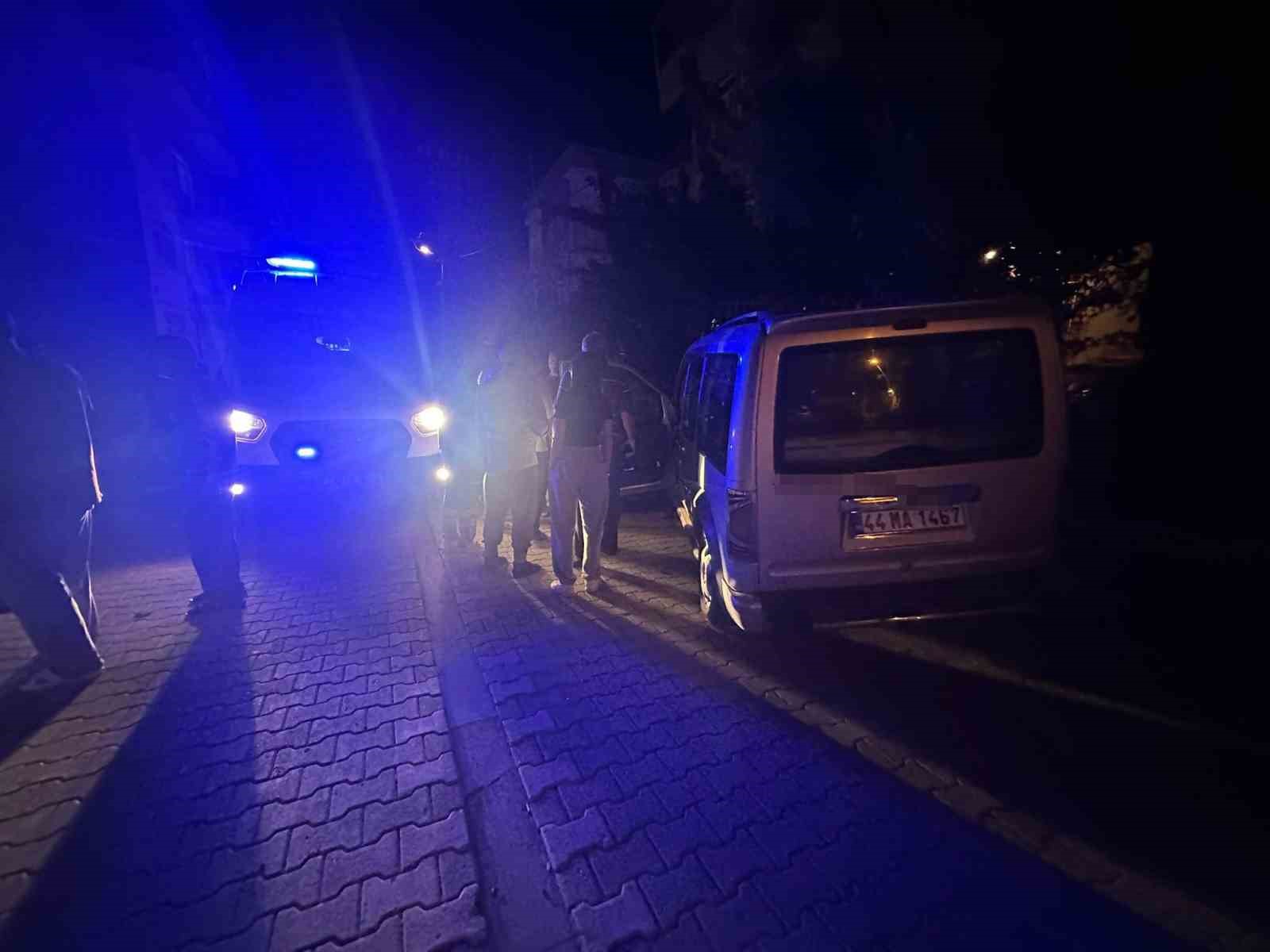 Kontrolden çıkan araç bahçe duvarına çarptı: 1 yaralı 