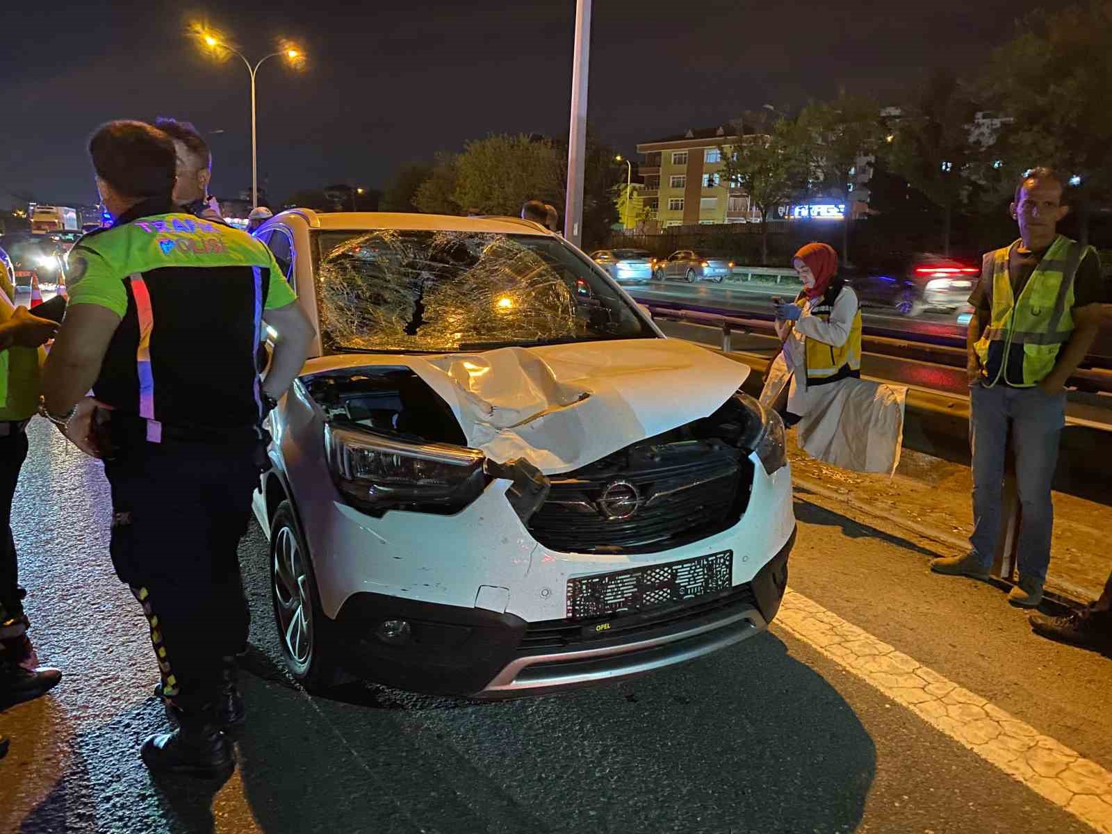 Otoyoldan karşıya geçerken otomobilin çarptığı bir kişi hayatını kaybetti 