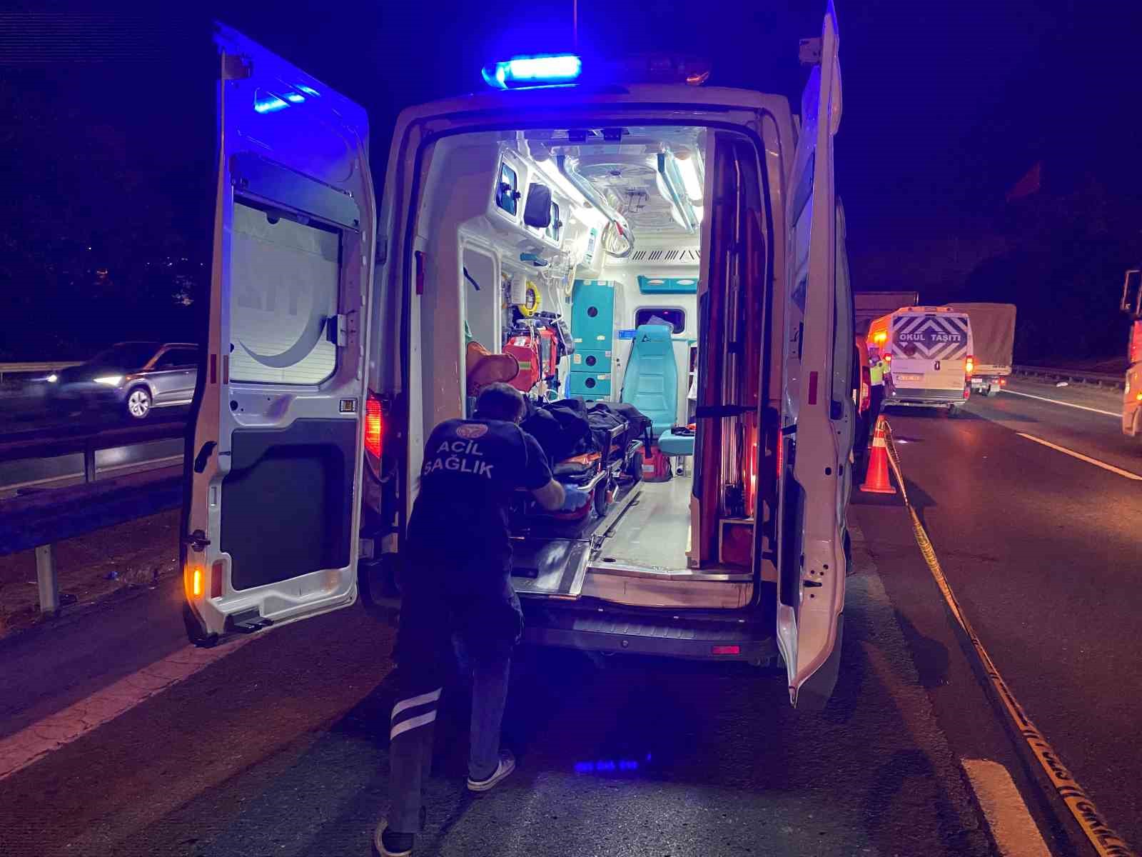 Otoyoldan karşıya geçerken otomobilin çarptığı bir kişi hayatını kaybetti 