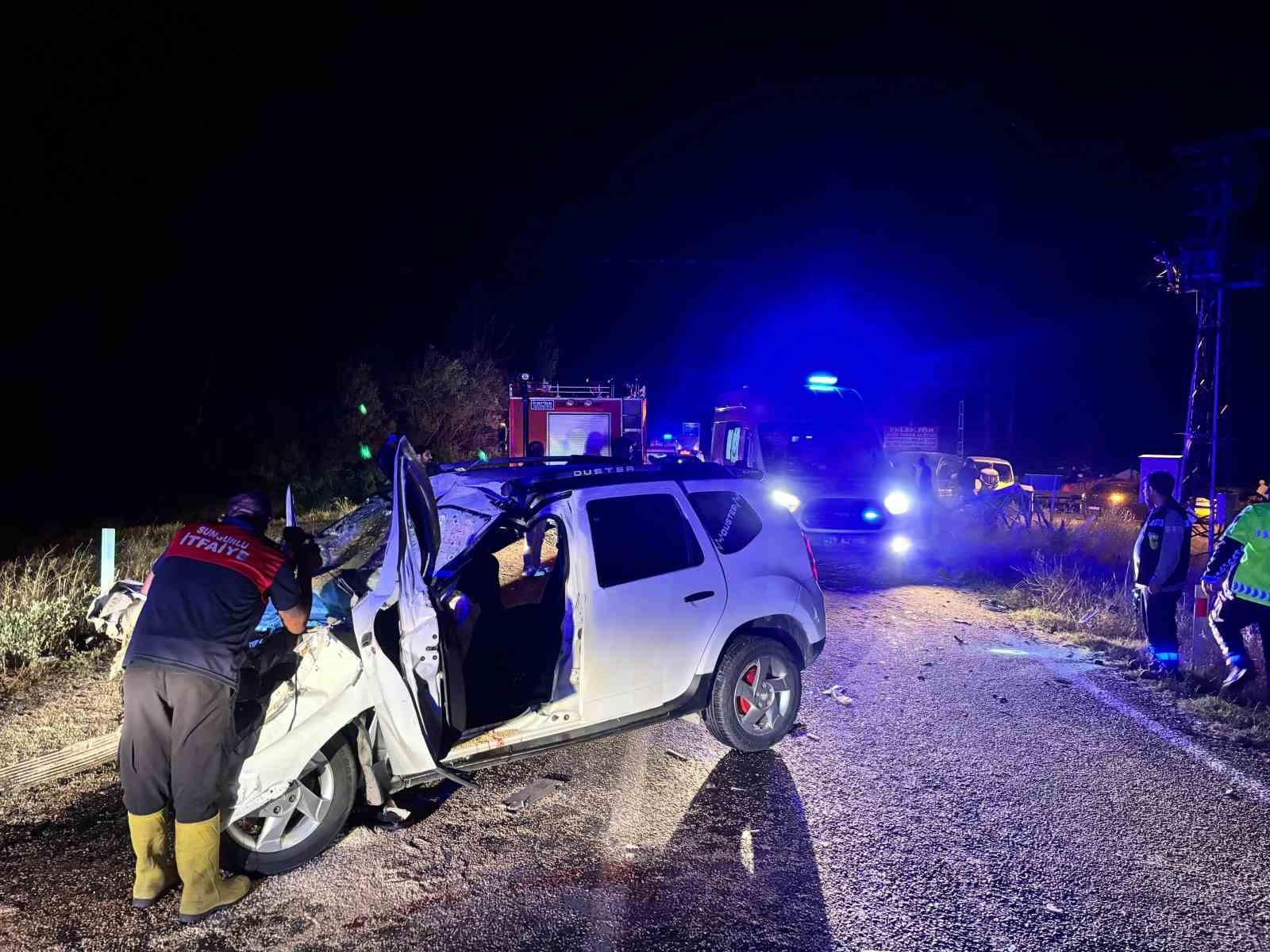 Traktör römorkuna çarpan cip hurdaya döndü: 2’si ağır 6 yaralı 