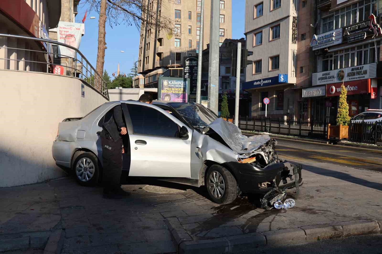 Kaza yapan alkollü sürücüden ilginç tepki 