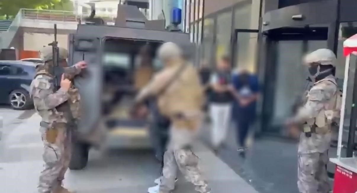 İnternet üzerinde faizsiz kredi arayanları hedef alan şebekeye 