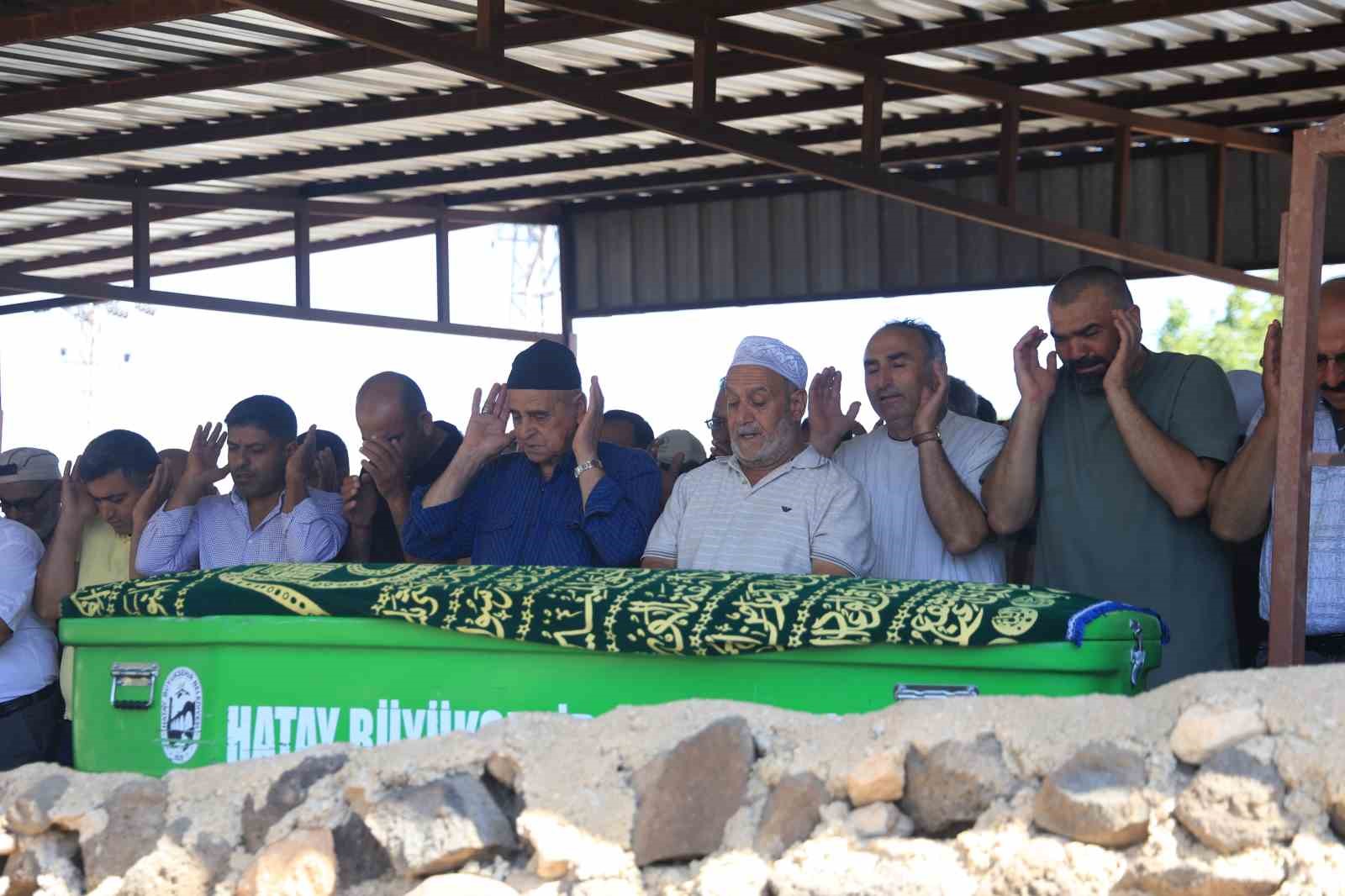 Ablasının düğünü için memleketine gelen 22 yaşındaki genç kalp krizi geçirerek öldü 