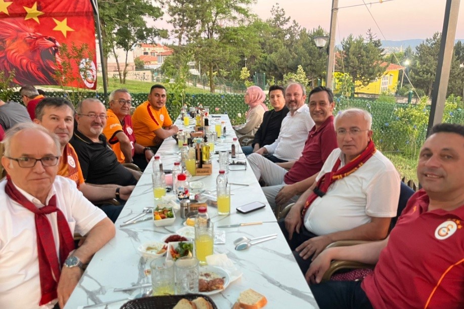 Tavşanlı’da Galatasaray’ın 25. lig şampiyonluğu coşkuyla kutlandı