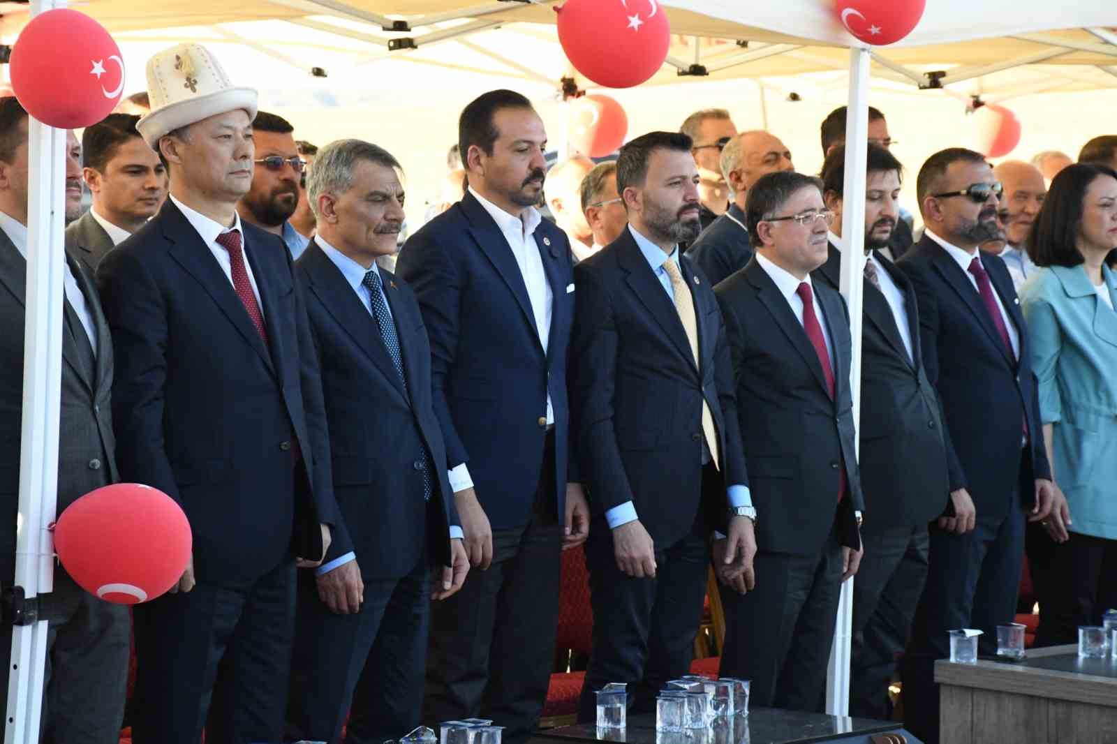 Kırgız şenliğinde Kırgız gelenekleri sergilendi 
