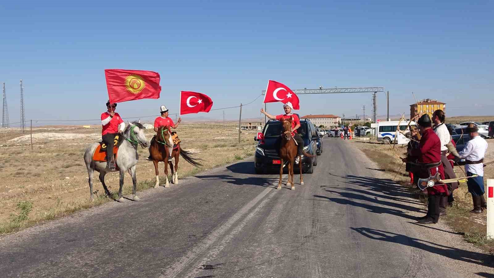 Kırgız şenliğinde Kırgız gelenekleri sergilendi 