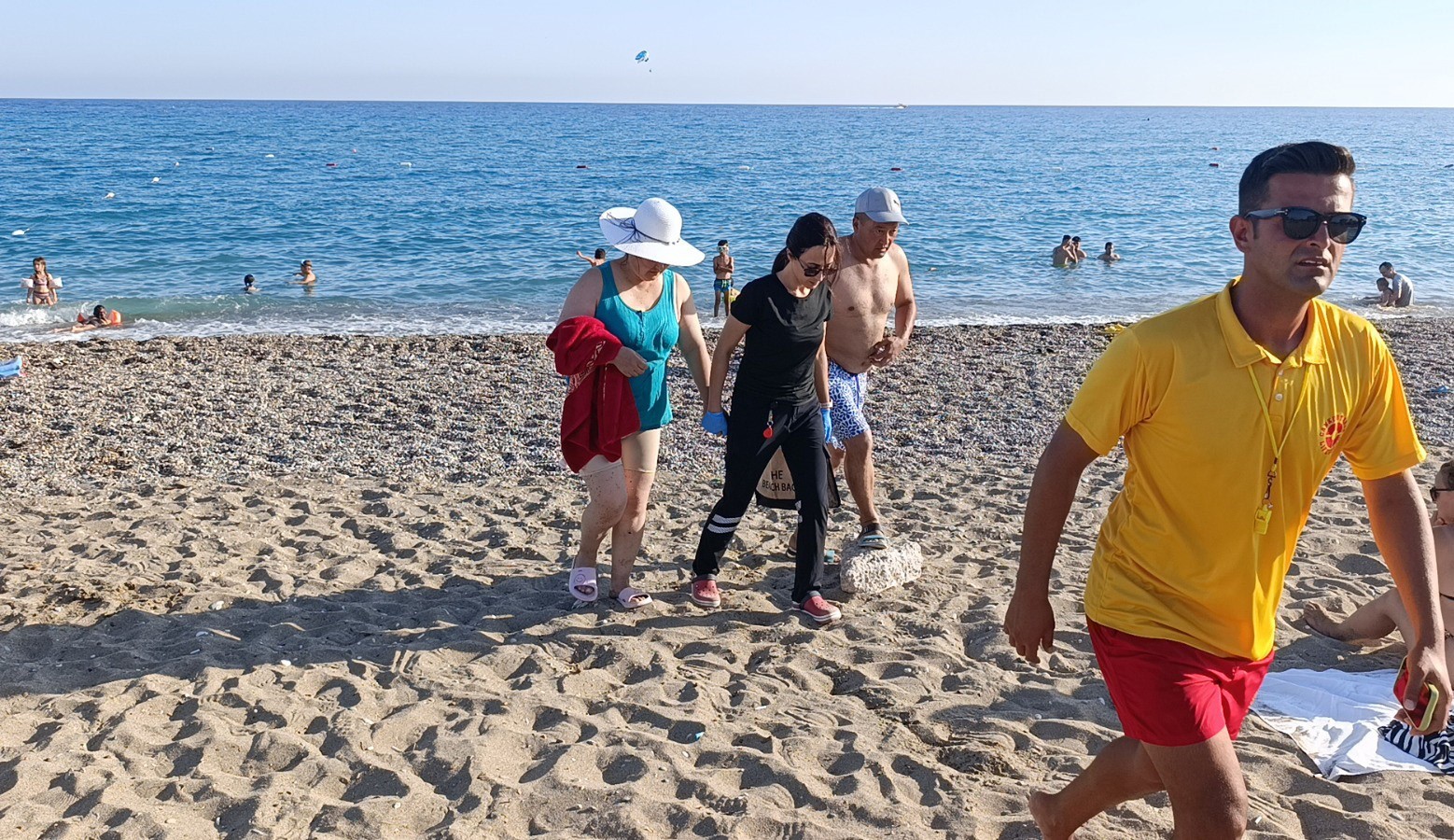 Vatandaşlar kurtardığı kadın boğulma tehlikesi atlattı 