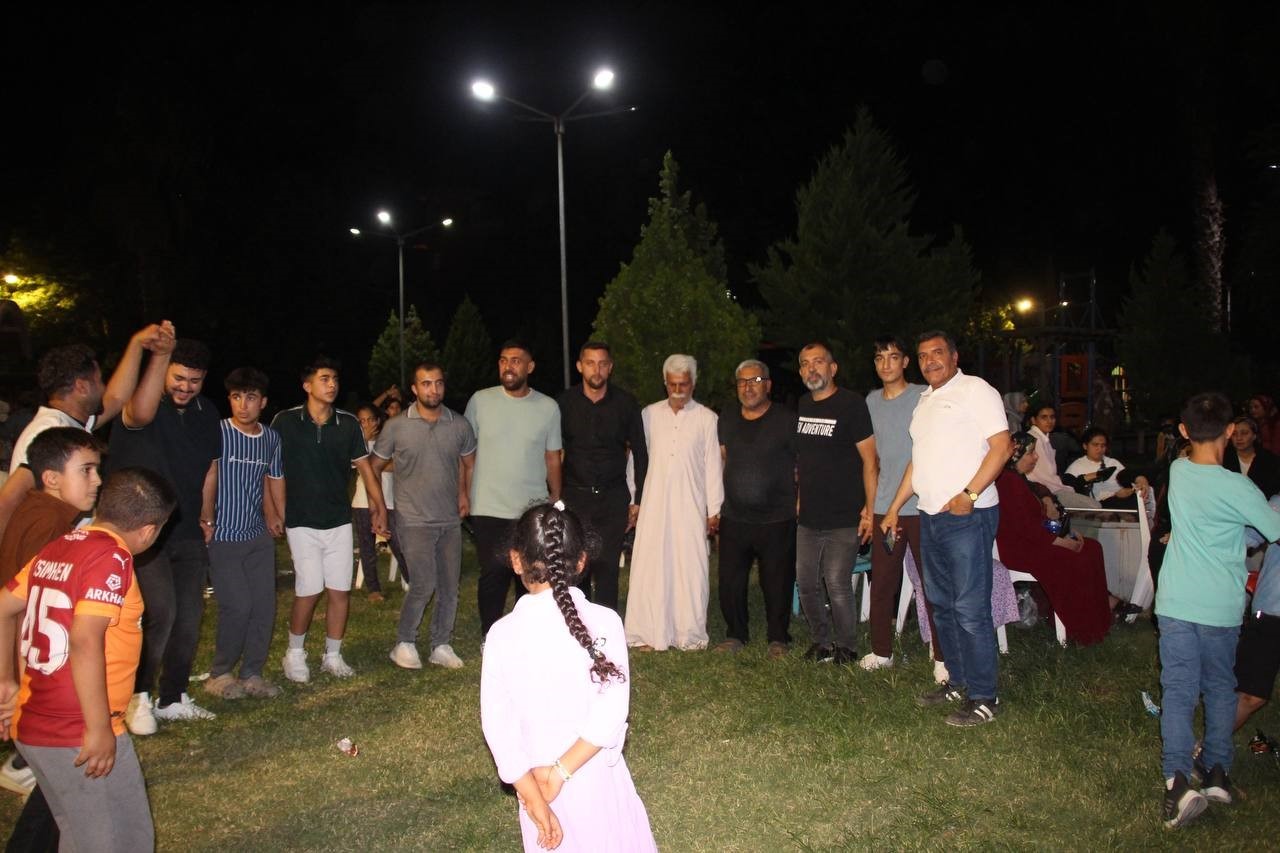 Mahalleliyi parka toplayan muhtar sürpriz yaptı 