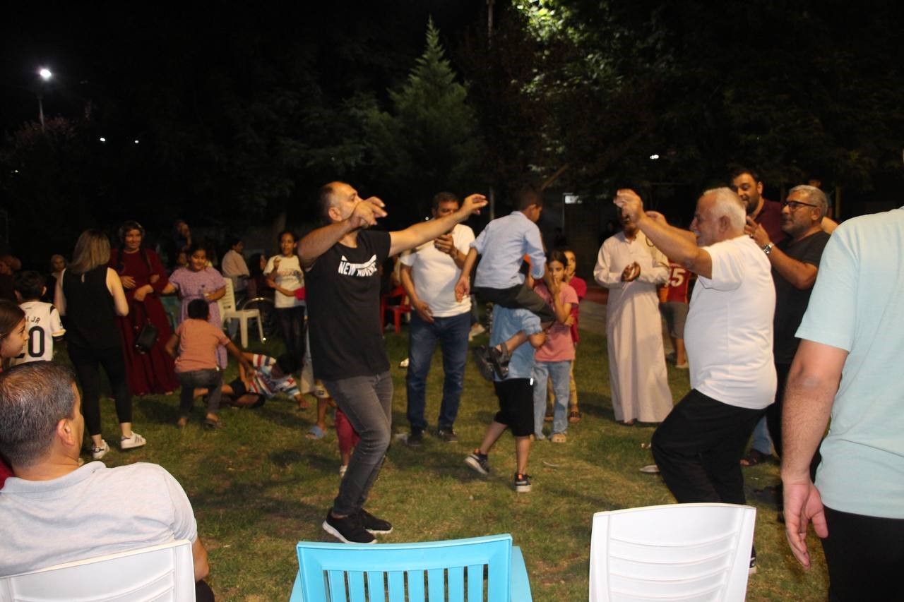 Mahalleliyi parka toplayan muhtar sürpriz yaptı 