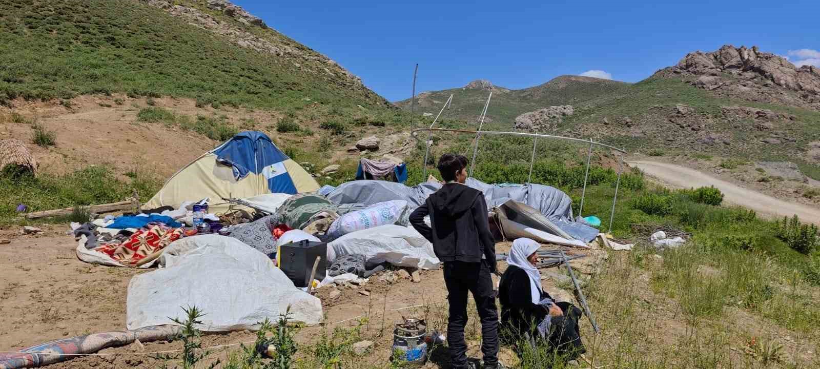 Şırnak’ta yaylada kalanların çadırlarını fırtına vurdu: 3 yaralı 