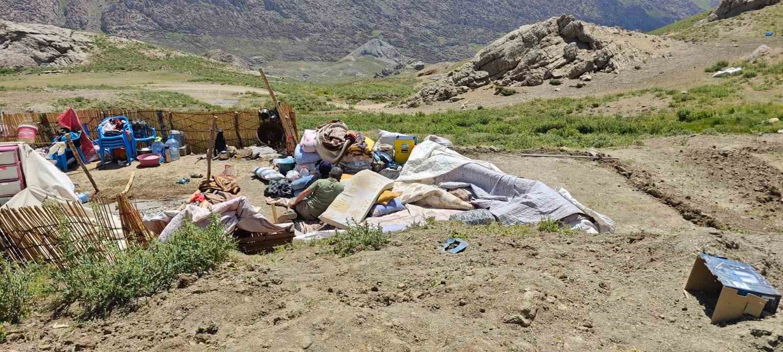 Şırnak’ta yaylada kalanların çadırlarını fırtına vurdu: 3 yaralı 