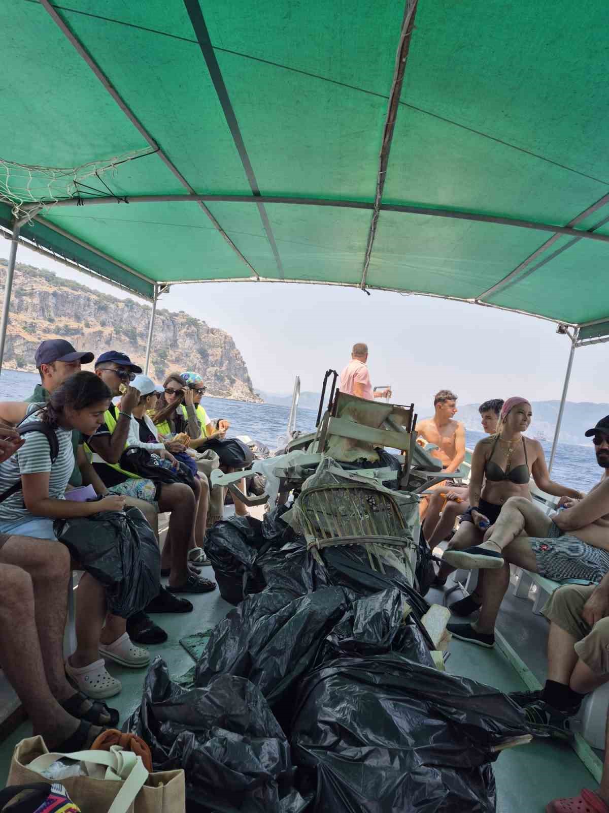 Marmaris koylarında çevre temizliği sürüyor 