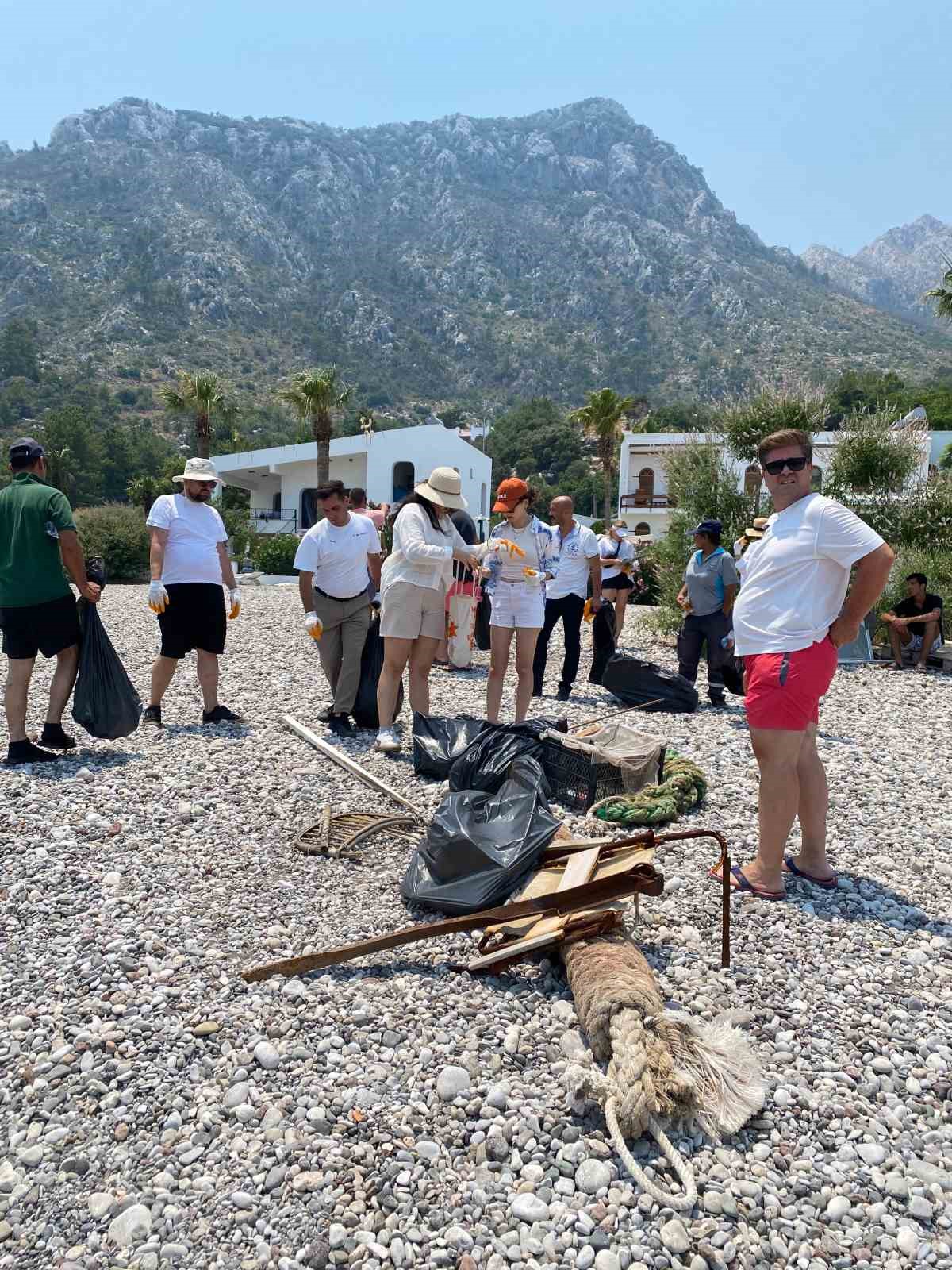 Marmaris koylarında çevre temizliği sürüyor 
