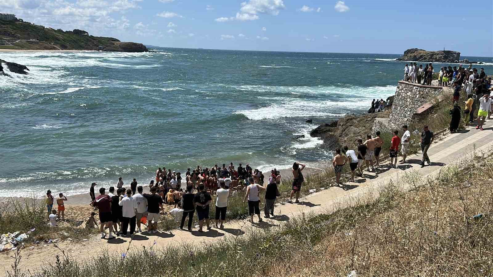 Beykoz’da denize giren 4 kişiden biri ağır yaralandı, bir kişiyi arama çalışmaları devam ediyor 