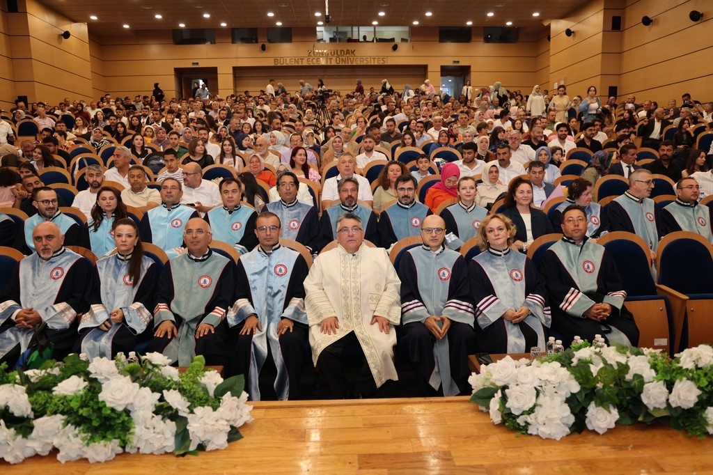 BEUN diş hekimlerini coşku ve gururla geleceğe uğurladı 