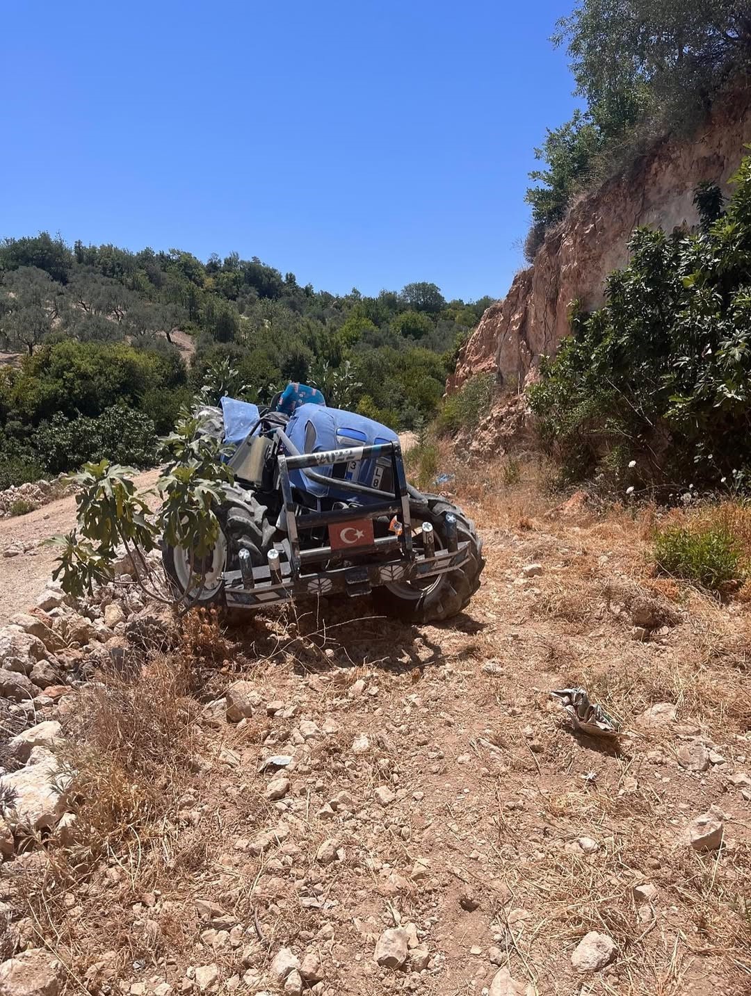 Hatay’da traktör devrildi: 2 yaralı