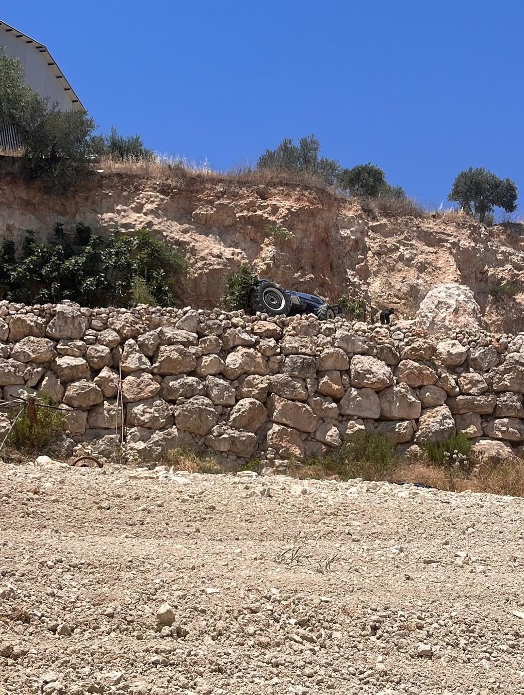 Hatay’da traktör devrildi: 2 yaralı 