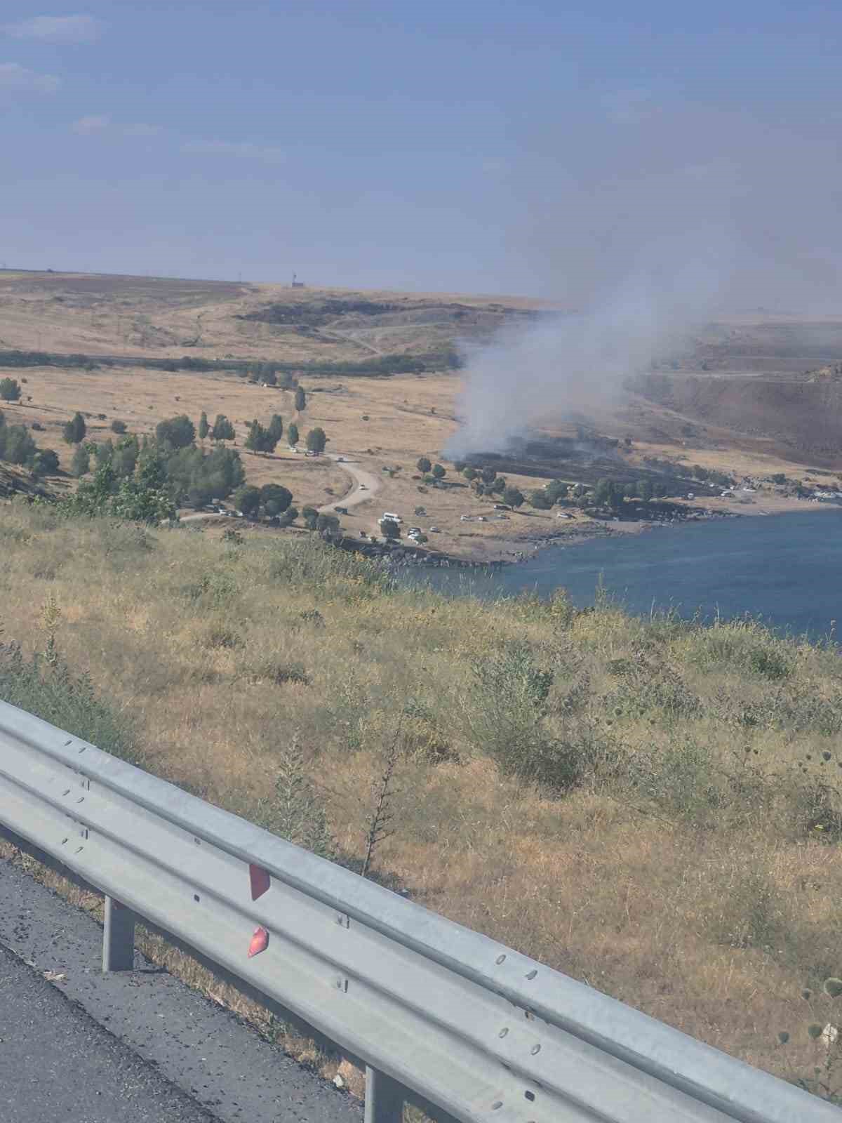 Bitlis’te iki ayrı noktada örtü yangını 