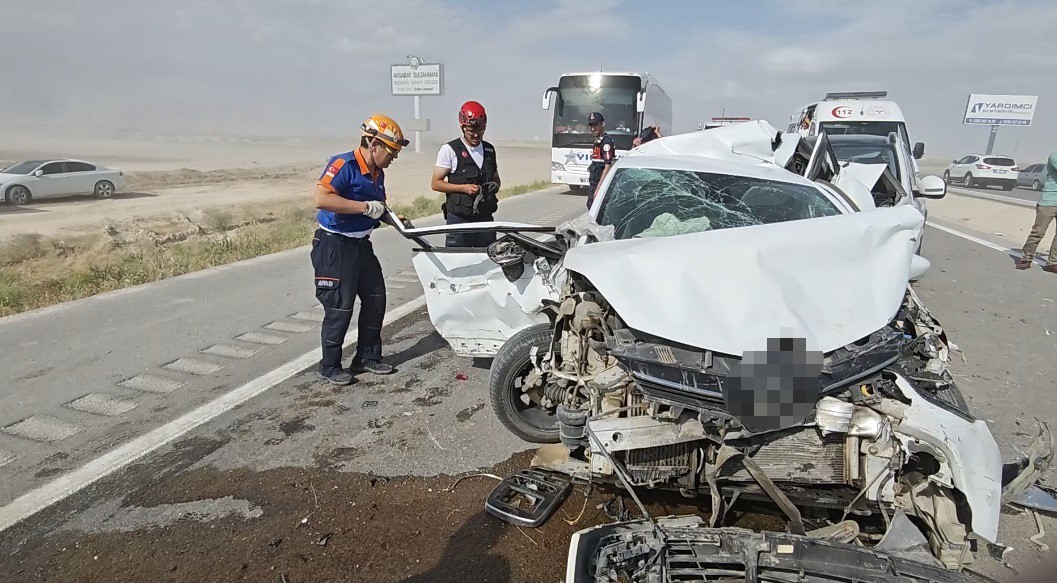 Aksaray’da kum fırtınasında 5 araç çarpıştı: 8 yaralı