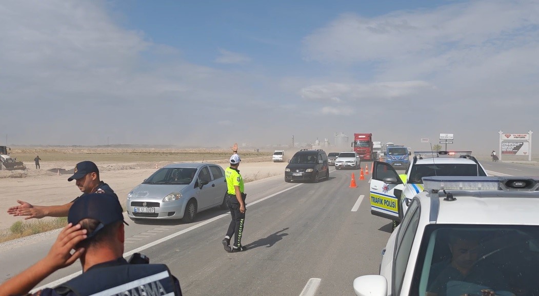 Aksaray’da kum fırtınasında 5 araç çarpıştı: 8 yaralı 