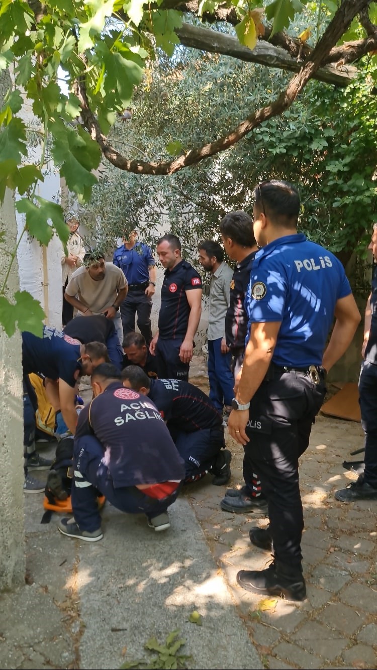 Burdur’da ahşap balkon çöktü: Anne ve kızı yaralandı 