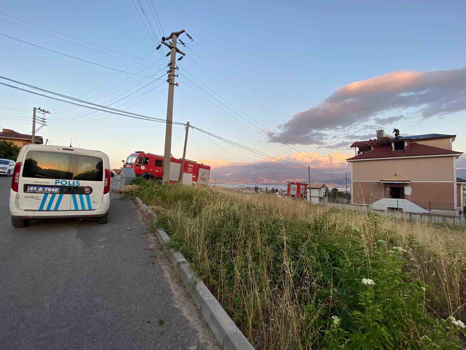 Çatı tamiri sırasında çıkan yangın korkuttu 