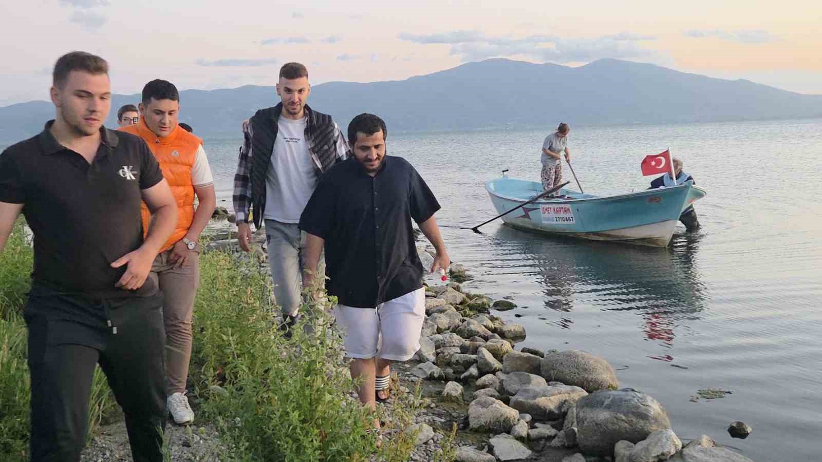 Suudi Arabistanlı turist botla açıldığı İznik Gölü’nde mahsur kaldı 